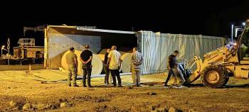 Rulo Kağıt Yüklü Tır Devrildi
