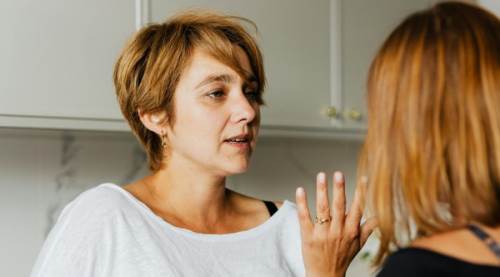 Rüyada Ablayla Kavga Etmek Ne Anlama Gelir? Detaylı Rüya Tabiri ve Yorumu