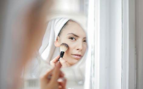 Rüyada Allık Sürmek Ne Anlama Gelir?