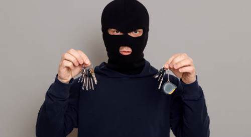 Rüyada Arabaya Hırsızın Girmesi (Rüya Tabiri)