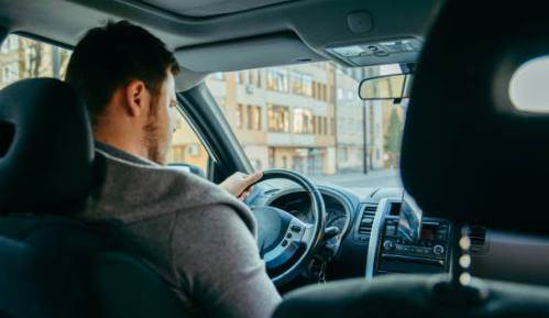 Rüyada Arkadaşının Araba Sürdüğünü Görmek