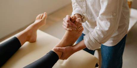 Rüyada Ayağına Cam Batması ve Çıkarmak