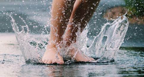 Rüyada Ayaklarını Denize Sokmak Ne Anlama Gelir?