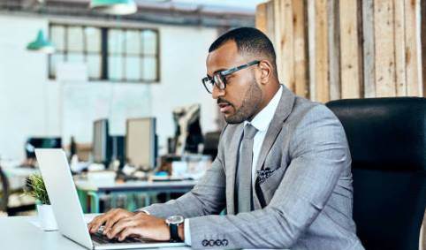 Rüyada Banka Memuru İle Konuşmak