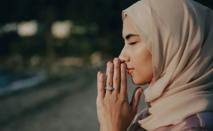 Rüyada Başını Örtmek Ne Anlama Gelir? (Rüya Tabiri)