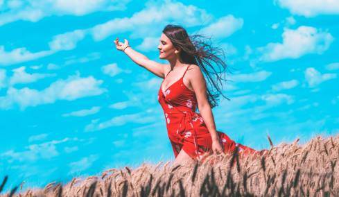 Rüyada Başkasının Güzel Elbise Giydiğini Görmek