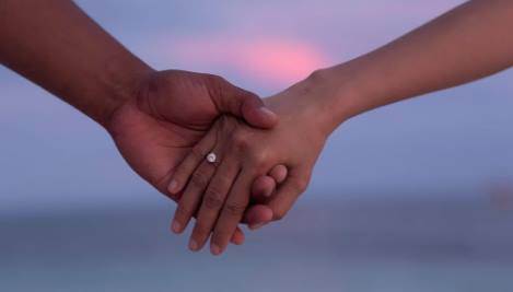 Rüyada Bir Erkekle El Ele Tutuşmak (Diyanet)