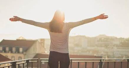 Rüyada Birinin Balkondan Düştüğünü Görmek