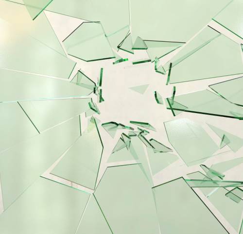 Rüyada Cam Batması ve Çıkarmak