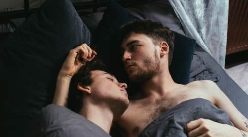 Rüyada Erkek Erkeğe Öpüşmek Anlamını Nedir, Rüya Tabiri Nasıl Açıklanır?