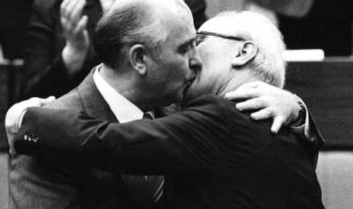 Rüyada erkek erkeğe öpüşmek ne anlama geliyor? Rüya tabiri nedir?