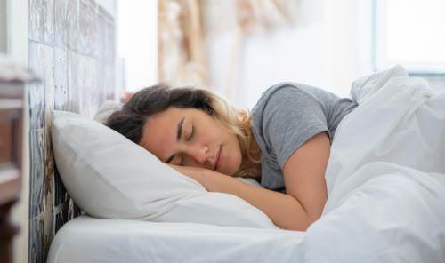 Rüyada Eşinin Aldattığı Kadını Görmek Ne Anlama Gelir?