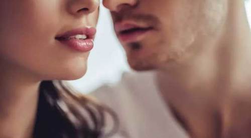 Rüyada Eski Sevgilinin Seni Öpmesi Ne Demek? (Rüya Tabiri)