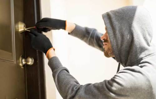 Rüyada Eve Hırsızın Girmesi ve Eşyaların Çalınması Ne Anlama Gelir?