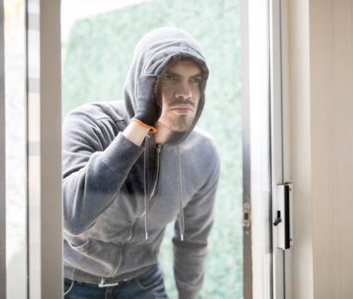 Rüyada Eve Yabanı Birinin Girmesi Ne Anlama Gelir?