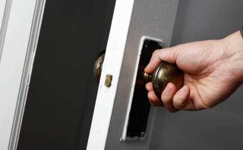 Rüyada Eve Zorla Birinin Girmesi Ne Anlama Gelir?