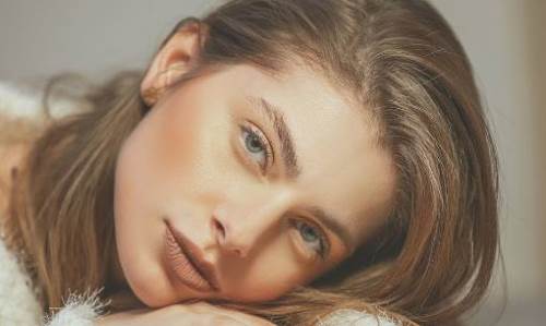 Rüyada Kadının Yüzünde Kıl Çıktığını Görmek