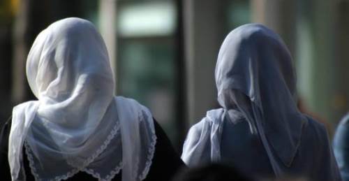 Rüyada kapalıyken açıldığını görmek ne demek? Başı (saçı) kapalı olan birini görmek neye işaret?