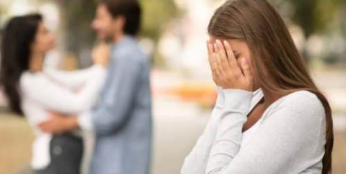 Rüyada Karşılıksız Sevdiğin Kişiyi Başkasıyla Görmek