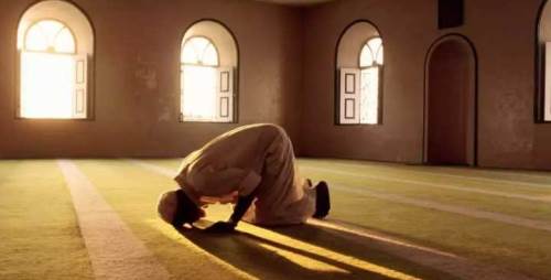 Rüyada Ölmüş Birinin Namaz Kıldığını Görmek (Rüya Tabiri)