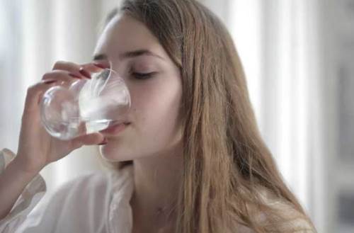 Rüyada Ölmüş Birinin Su İstemesi: Diyanet Yorumu