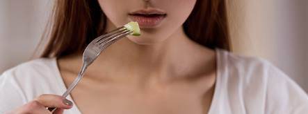 Rüyada Oruçluyken Unutup Yemek Yediğini Görmek