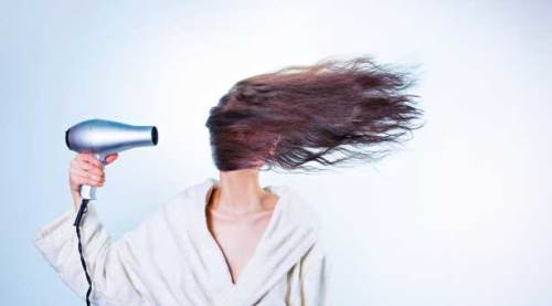 Rüyada Saç Kurutma Makinesi Görmek Ne Anlama Gelir? 