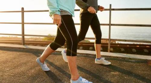 Rüyada Tanıdığın Biriyle Yürümek Anlamı Nedir?