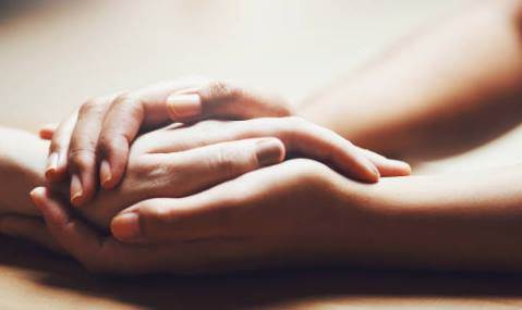 Rüyada Tanıdık Bir Erkeğin Elini Tutması Ne Anlama Gelir?