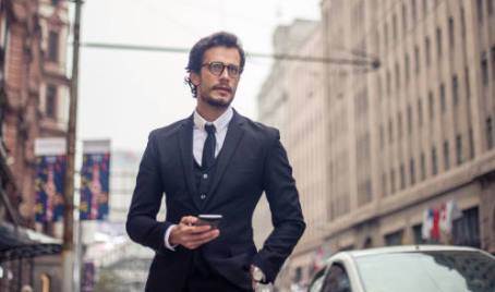 Rüyada Tanıdık Birini Takım Elbiseli Görmek Ne Demek?