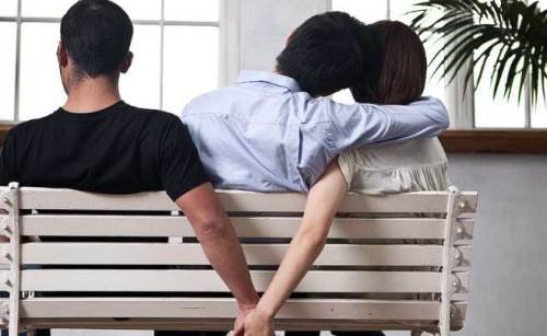 Rüyada Tanıdık Birinin Eşini Aldattığını Görmek Ne Anlama Gelir?