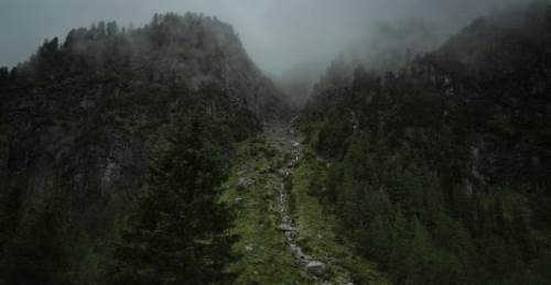 Rüyada Toprak Kaymasından Kurtulduğunu Görmek