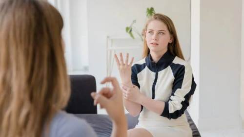 Rüyada Uzun Zamandır Görmediğin Birini Görmek ve Konuşmak