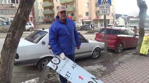 Rüzgarda uçan sac levhadan ucuz kurtuldu