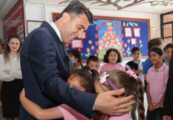 Sabah Mesaisine Öğrencilerle Başladı
