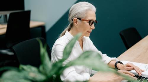 Saçların Beyazlamasını Engelleyen Duymadığınız 5 Bilgi!