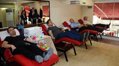 Sağlık çalışanlarından kan bağışına destek