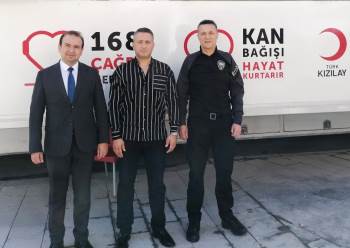 Sağlık Müdürü Şenkul Ve İl Emniyet Müdürü Sıralı’Dan Kan Bağışına Destek
