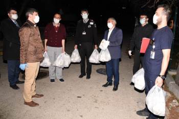 Sağlıkçılarına Vitamin Takviyesi
