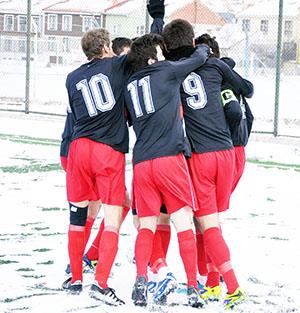 Sağlıkspor lidere bileniyor