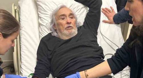 SAHNEDE GERGİN ANLAR: Müjdat Gezen Gösteri Öncesi Rahatsızlandı, Hastalığı Ne?