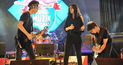 SAHNEDE GÖZ DOLDURDU