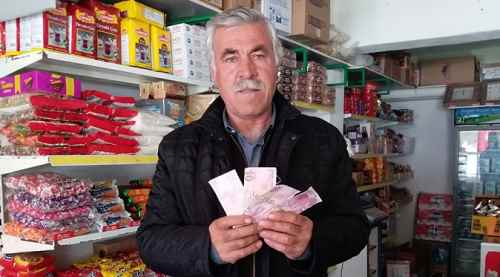 Sahte parayı son anda farketti
