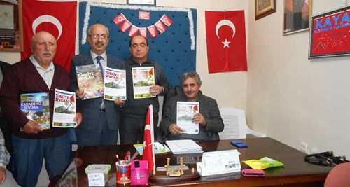 ŞAİRLER ÖDÜLE DOYMUYOR