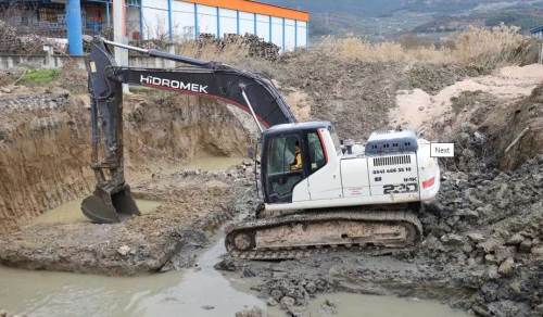 Sakarya Büyükşehir'den Geyve’de hummalı çalışma: 6 mahalleye ulaşım...