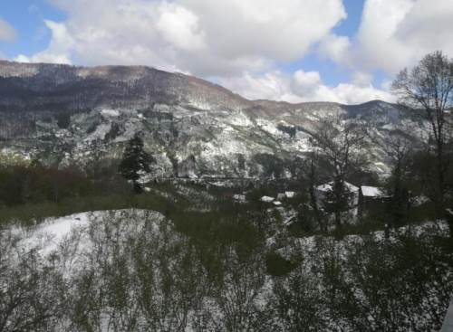 Sakarya'da bahar ortasında kar sürprizi