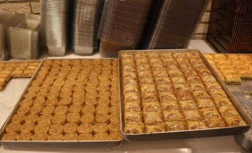 Sakarya'da bayram için tatlılar hazır: En uygun fiyatlı tatlı...