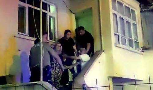 Sakarya'da bıçaklı kavga: 1'i kadın 2 kişi gözaltına alındı