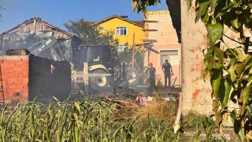 Sakarya’da korkutan anlar: Ahır yangını son anda önledi