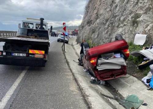 Sakarya'da korkutan kaza: Takla atıp su kanalına devrildi!